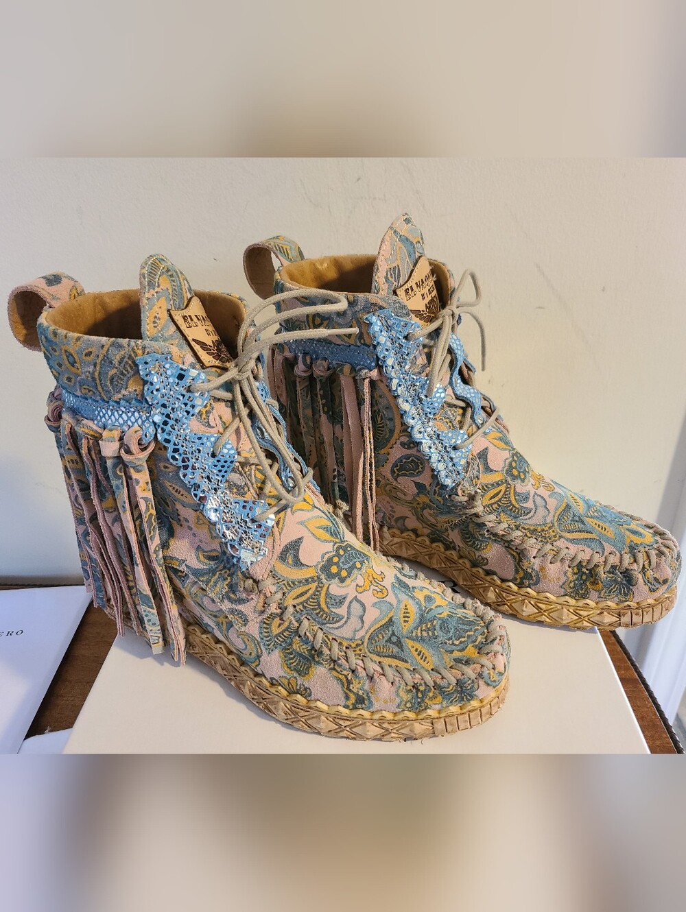 El Vaquero Maryann Flowery Orchid Moccasin Boots Size 37